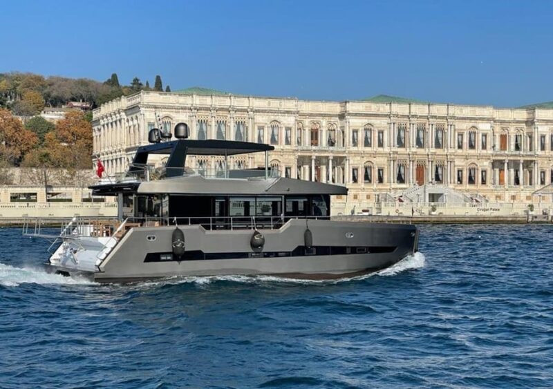 stanbul: Private Bosphorus Tour On Catamaran - Onboard Experience and Amenities