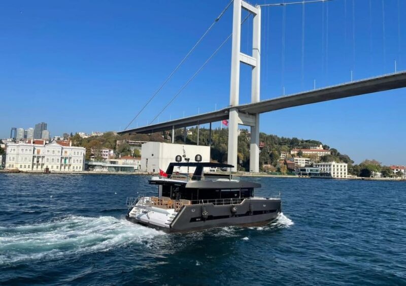 stanbul: Private Bosphorus Tour On Catamaran - Customizable Options and Extras for a Personalized Experience