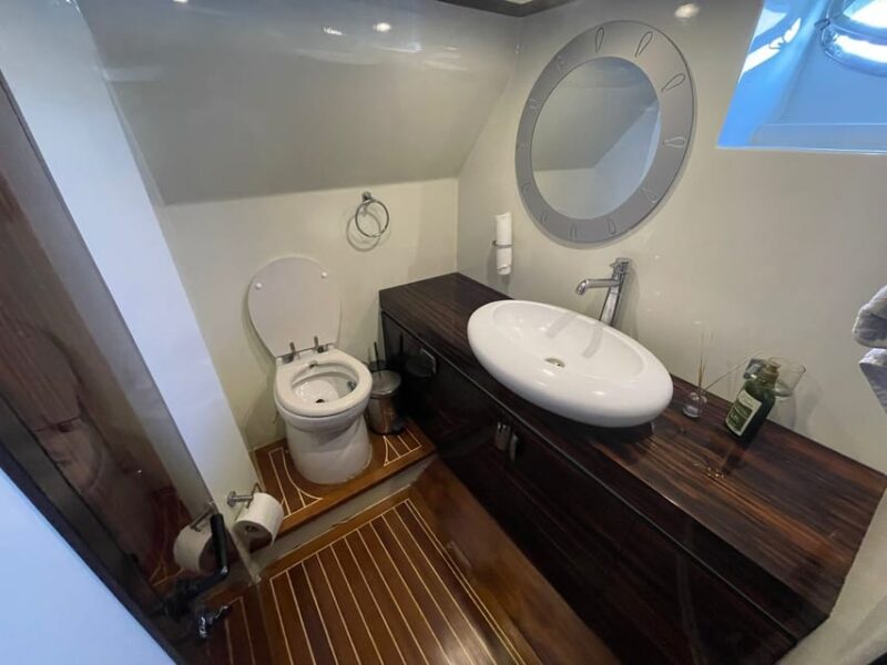 stanbul: Private Bosphorus Tour On Luxury Yacht Pre#2 - Discover Istanbul from the Bosphorus on a Private Luxury Yacht