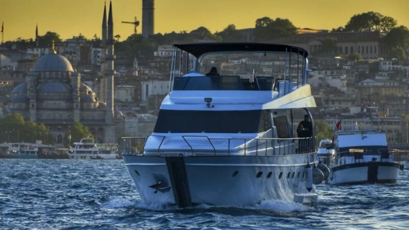 stanbul: Private Luxury Yacht on Bosphorus 24 MT (79 feet) - Explore Istanbuls Bosphorus in Ultimate Comfort on a Private Luxury Yacht