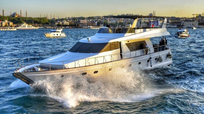stanbul: Private Luxury Yacht on Bosphorus 24 MT (79 feet) - Flexible Scheduling and Private Group Experience
