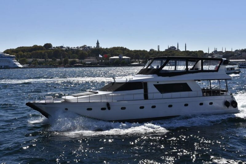 stanbul: Private Luxury Yacht on Bosphorus 24 MT (79 feet) - Suitable For Celebrations and Romantic Getaways
