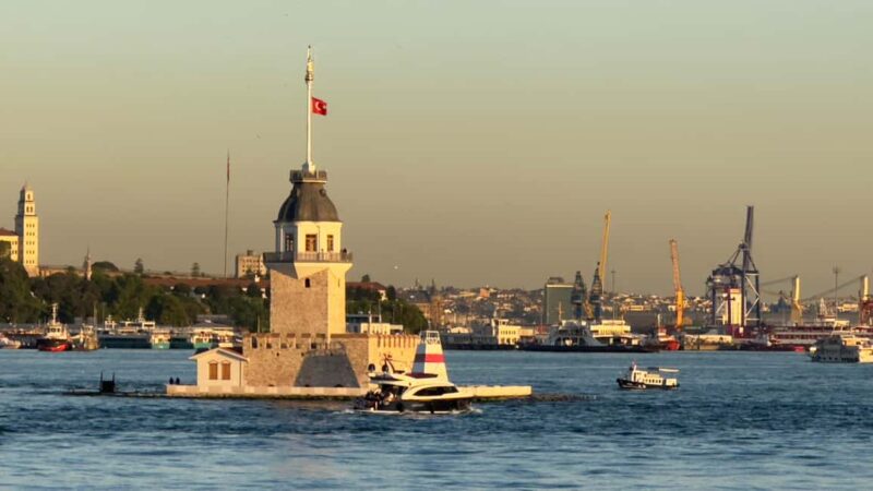 stanbul: Small-Group Sunset Cruise & Audio Guide w/Snack - Starting Point and Access to the Boat