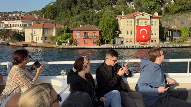 stanbul: Small-Group Sunset Cruise & Audio Guide w/Snack - Audio Guide in Multiple Languages