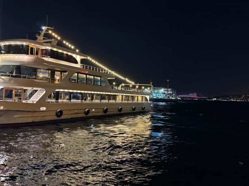 stanbul:Bosphorus Dinner Cruise & Soft and Alcohol Drinks - The Entertainment on Board and Cultural Performances