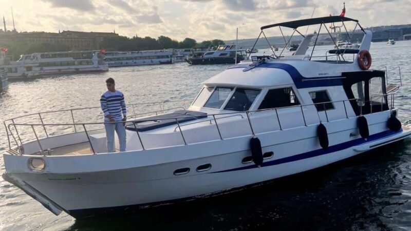 stanbul:Private Luxury Yacht on Bosphorus 14 Meter(46 feet) - The Yacht: Comfortable and Fully Equipped