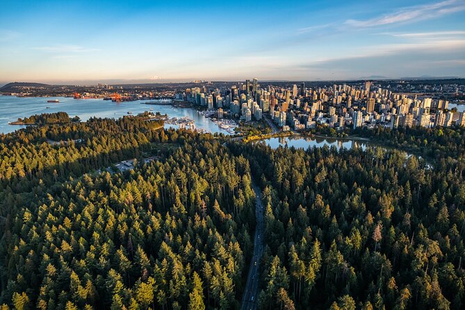 Stanley Park Self Guided Walking Tour - Deadmans Island and the Vancouver Aquarium Highlights