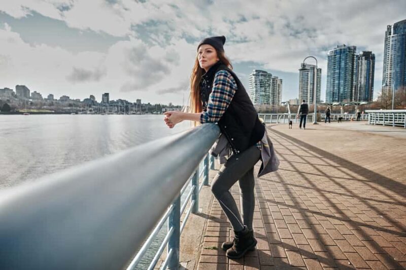 Stanley Park to Totem Poles: Vancouvers Scenic Private Walk - Walking Along Vancouver’s Seawall for Spectacular City Views