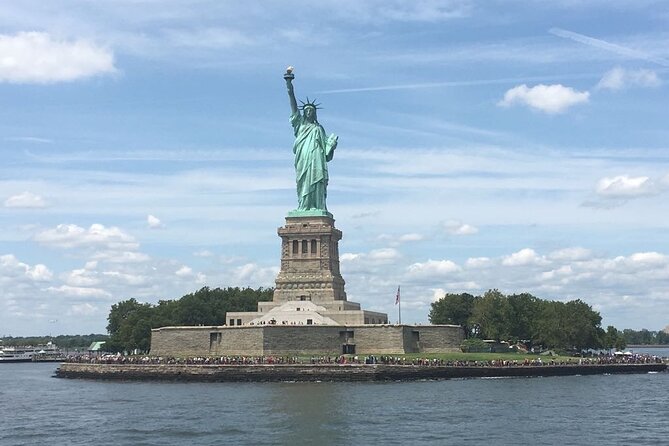 Statue of Liberty and Ellis Island Tour in Spanish - The Guide’s Role and Potential Language Limitations