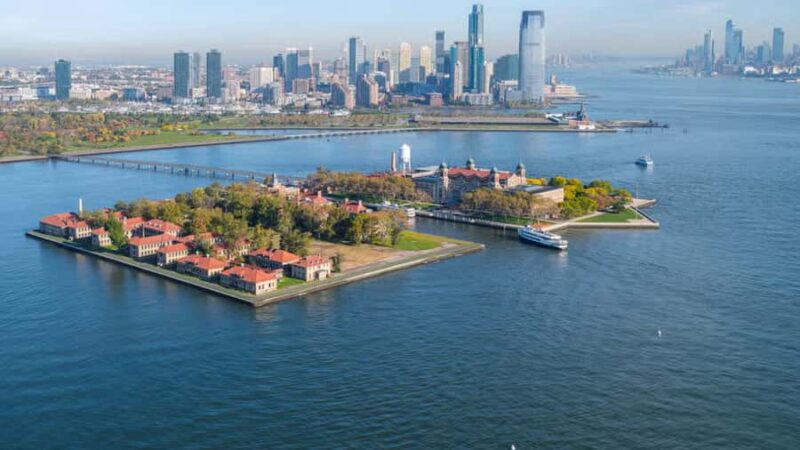 Statue of Liberty and Ellis Island Tour - Crossing to Ellis Island and the Guided Museum Tour