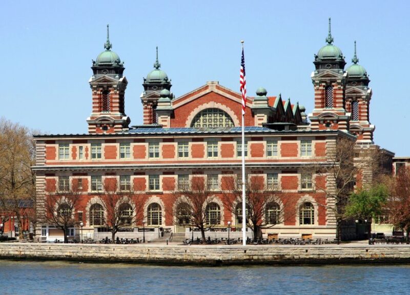 Statue of Liberty & Ellis Island - Guided Tour 8ppl Max - Key Points