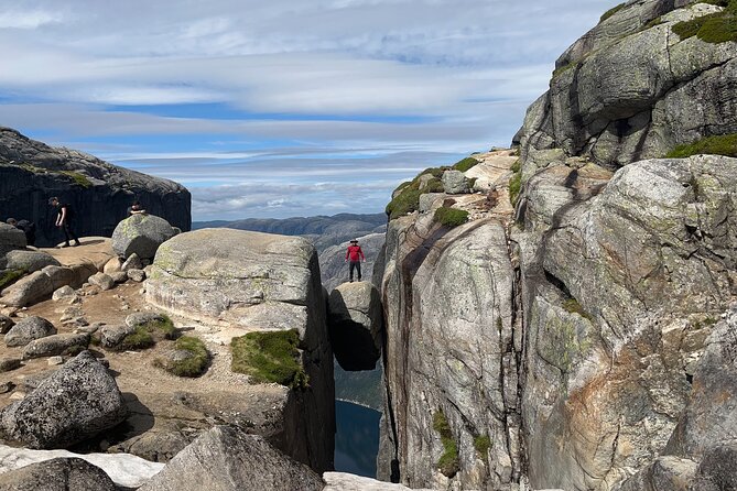 Stavanger Kjerag Hike with Guide and Transportation - Expert-Guided Exploration of Glacial Landforms and Local Flora