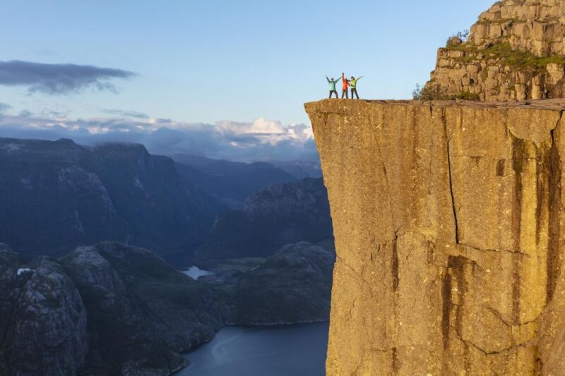 Stavanger: Preikestolen Sunrise Hike + Breakfast Buffet - Guide Expertise and Local Knowledge