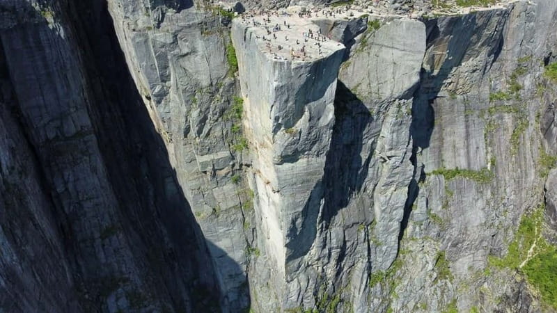Stavanger: Prekestolen Tour with Guide and Pickup - The Hike to Pulpit Rock: Trail Experience