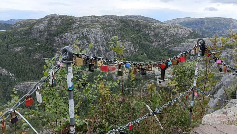 Stavanger: Prekestolen Tour with Guide and Pickup - What to Expect at Prekestolen: The Iconic Cliff