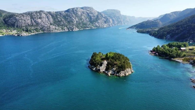 Stavanger: Prekestolen Tour with Guide and Pickup - Guides and Languages Offered