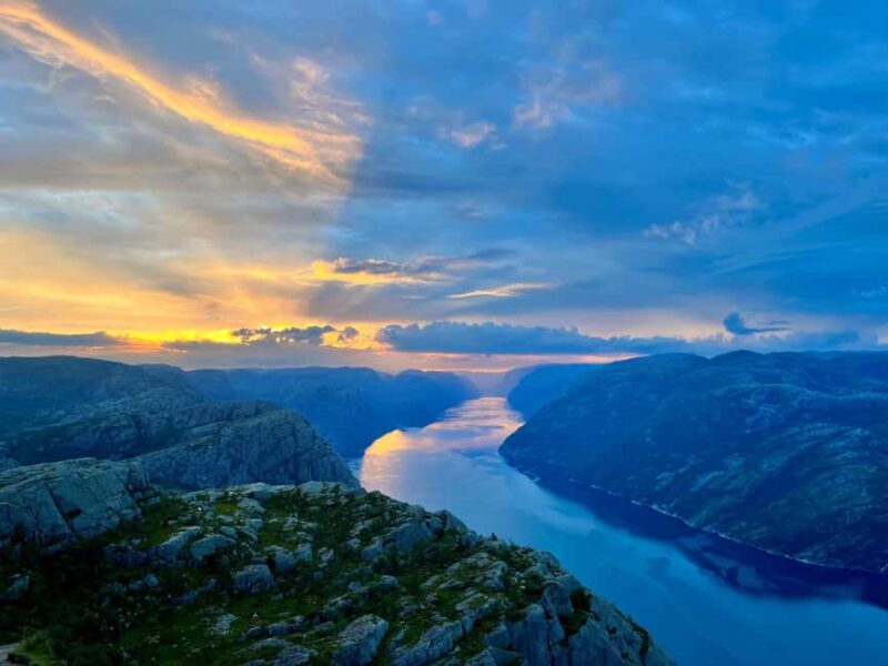Stavanger/Sandnes: Preikestolen Guided Hidden Nature Hike - Reaching the Iconic Preikestolen