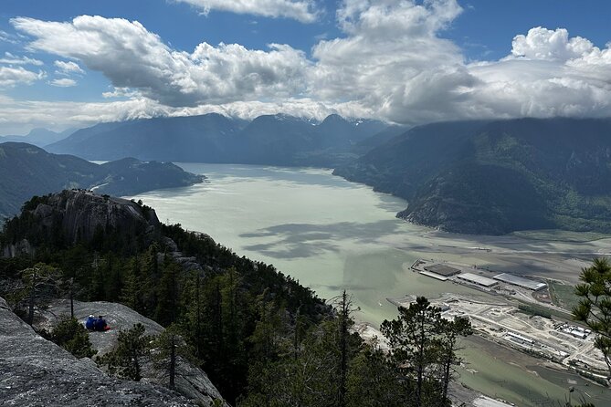 Stawamus Chief Hike - Climbing the Glacier-Scoured Slabs to the Summit
