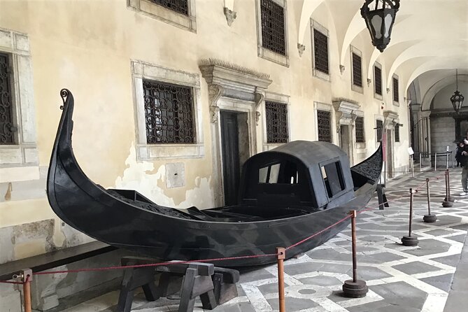 Step into History at the Doge's Palace - The Practicalities: Meeting Point and Accessibility