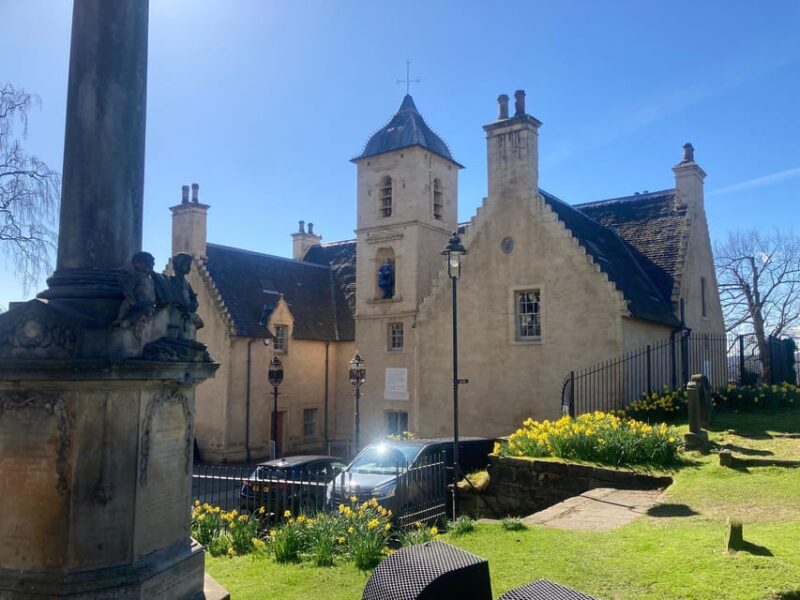 Stirling Castle and the Old Town: Private Walking Tour - Exploring Stirling’s Old Town: Key Highlights and Hidden Corners