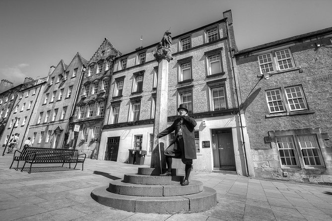 Stirling Castle and the Secrets of the Old Town Private Tour - Stirling Old Town Jail: Tales of Turmoil and History