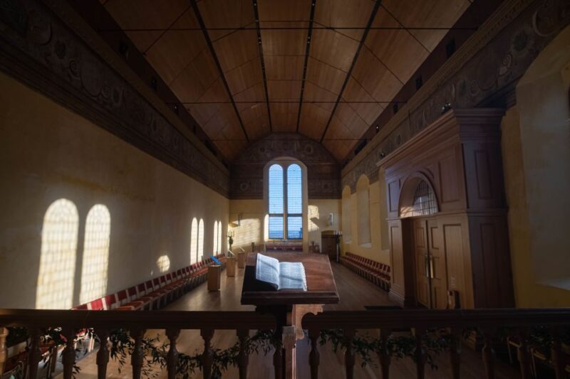 Stirling Castle: Skip-the-Line Guided Tour in Spanish - Highlights of the Castle’s Key Features