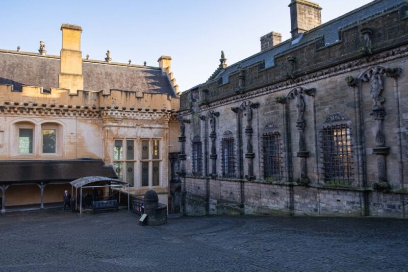 Stirling Castle: Skip-the-Line Guided Tour in Spanish - The Experience of Visiting Stirling Castle with a Guide