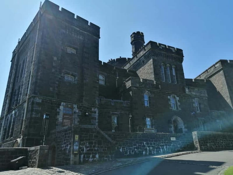 Stirling: Daily Guided Walking Tour (11am & 2pm) - Exploring Stirlings Historic Streets and Secret Corners