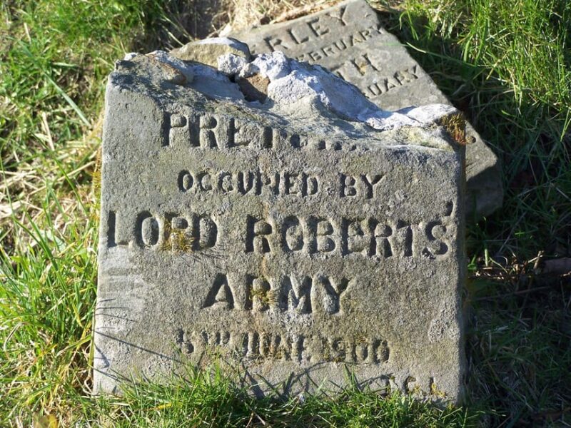 Stirling: Highlights of The Old Town Private Walking Tour - Visiting the Top of The Town Cemetery and Mars Walk