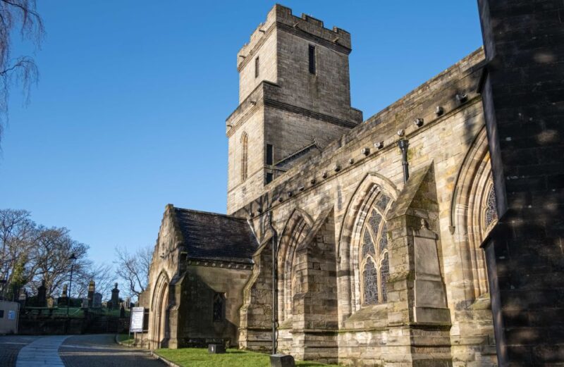 Stirling: Historical Walking Tour in Spanish - Physical Requirements and Accessibility