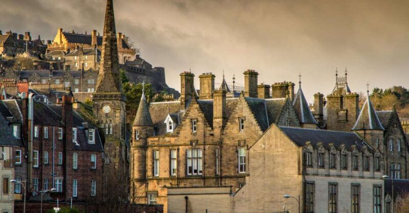 Stirling: Historical Walking Tour in Spanish - The Guide: Expertise and Style