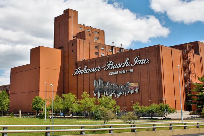 "StL's Best Sights and Bites" - Your Private Tour in St. Louis - Savor the Award-Winning Ribs at Pappy’s Smokehouse