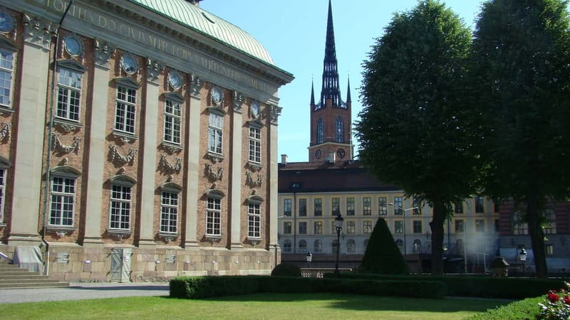 Stockholm: A Beauty On The Water - Old Town Walk & Boat Trip - Food, Beverage, and Onboard Amenities