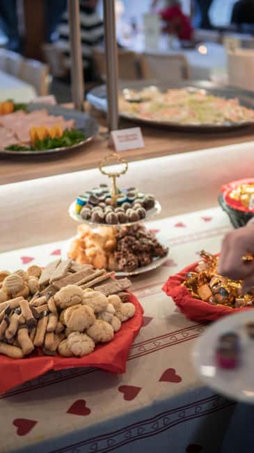 Stockholm: All-You-Can-Eat Christmas Buffet Cruise Livemusic - Setting out on a Festive Archipelago Journey in Stockholm