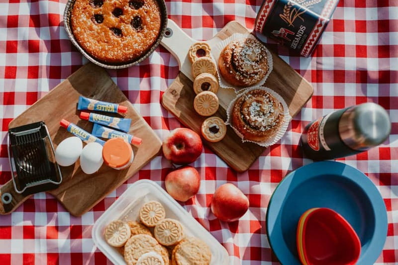 Stockholm: Archipelago Islands Kayak Tour and Outdoor Picnic - Meeting at Skärgårdens Kanotcenter and Tour Logistics