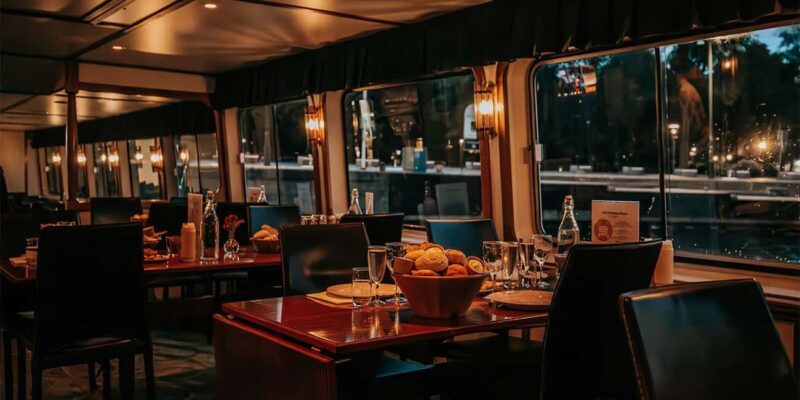 Stockholm: Archipelago Shrimp Cruise - Ordering Drinks and Desserts Onboard