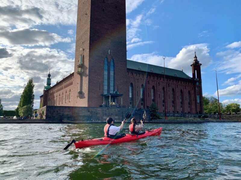 Stockholm: Daytime Kayak Tour in Stockholm City - Explore Stockholm from a New Perspective with a Guided Kayak Tour
