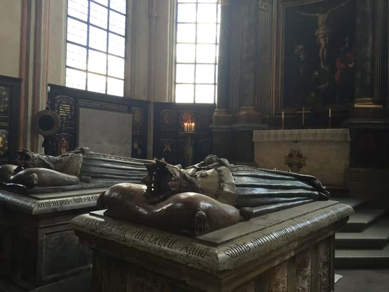 Stockholm: Full-Day Guided Sightseeing Tour with Lunch - Discovering the Old Town’s Historic Charm