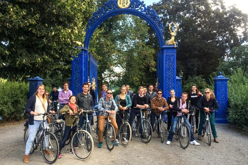 Stockholm: Guided Bike Tour - The Role of the Tour Guide: Friendly, Knowledgeable, and Adaptable