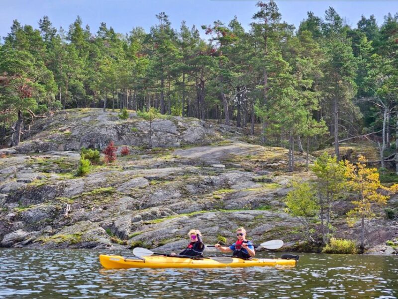 Stockholm: Guided Kayak Tour to Drottningholm Royal Palace - Visiting Drottningholm Palace for Sightseeing and Photography