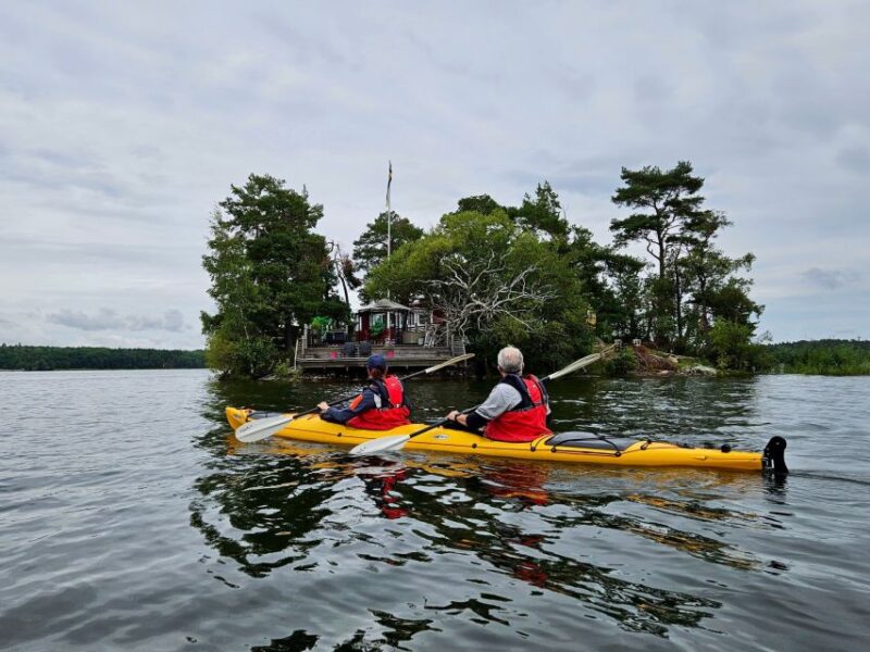 Stockholm: Guided Kayak Tour to Drottningholm Royal Palace - Paddling Back and Returning to Riddarholmen Church