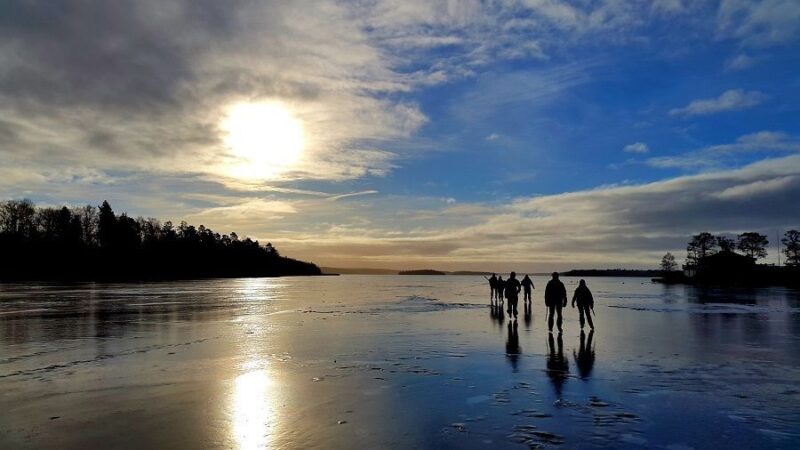 Stockholm: Guided Natural Ice Skating Tour with Lunch & Fika - The Return Journey and Final Glides on the Ice