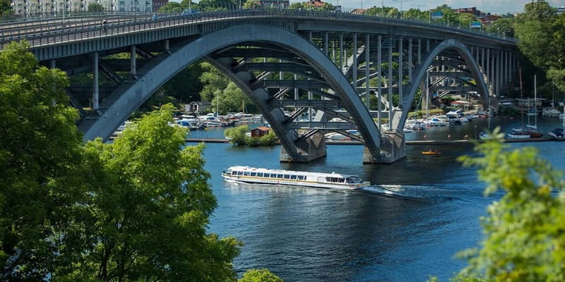 Stockholm: Highlights Boat Tour - Cruising Under Bridges and Through Locks
