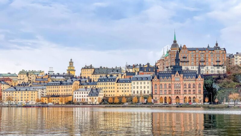 Stockholm Icons: Old Town & Riddarholmen Private Guided Tour - Key Points