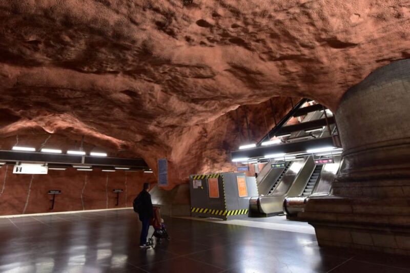 Stockholm Metro Tour - Visiting the Busy T-Centralen and the Drottninggatan Pedestrian Street