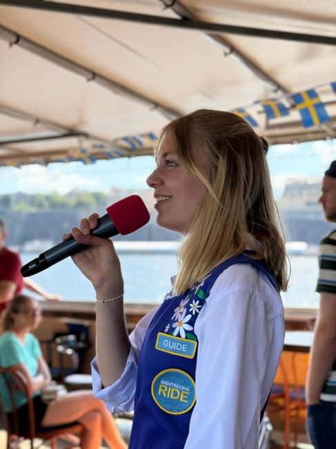 Stockholm: Midsummer Archipelago Boat Tour Live Guide DE/EN - Navigating Past Royal Landmarks and Islands