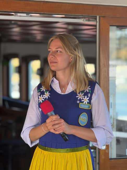 Stockholm: Midsummer Archipelago Boat Tour Live Guide DE/EN - The Scenic Route: From the City to the Islands