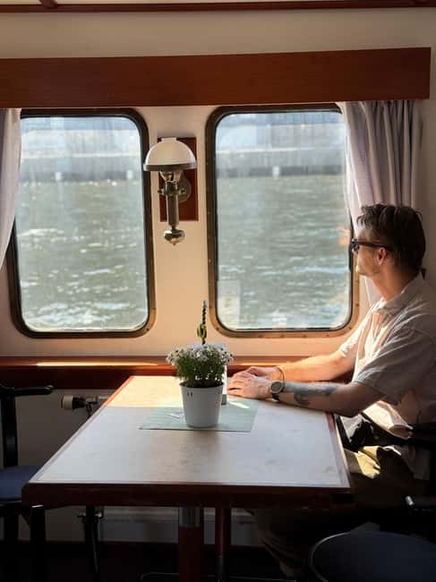 Stockholm: Midsummer Archipelago Boat Tour Live Guide DE/EN - Suitability and Accessibility Considerations