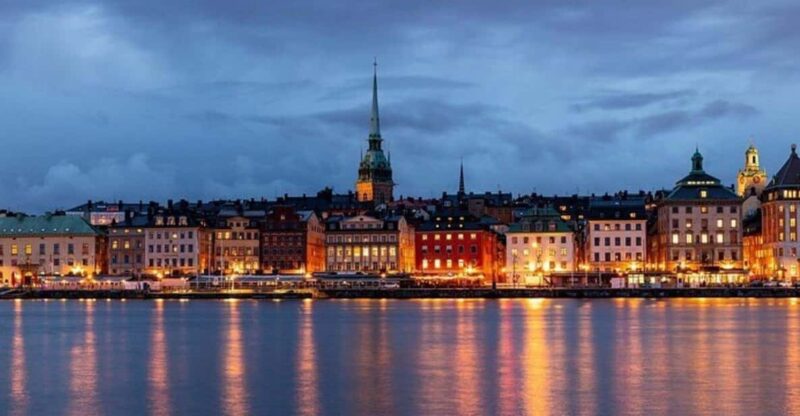 Stockholm: Must-See Attractions Walking Tour with a Guide - Key Points