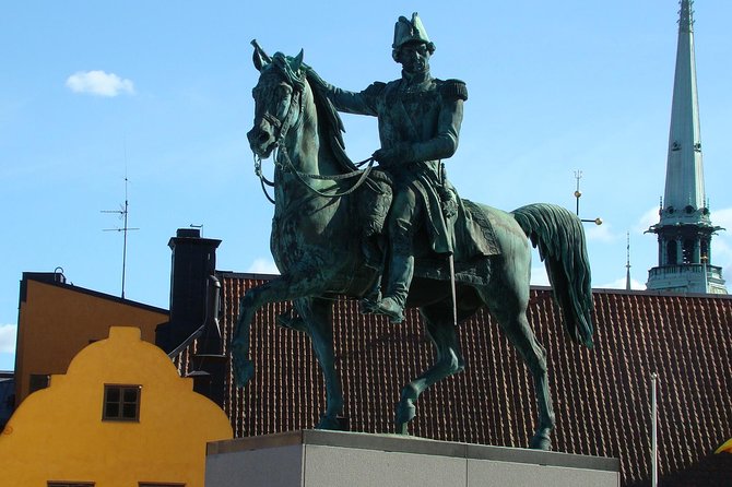Stockholm Old Town and the Viking Museum, a Small Group Walking Tour - Admire Jarnpojken and Stortorget